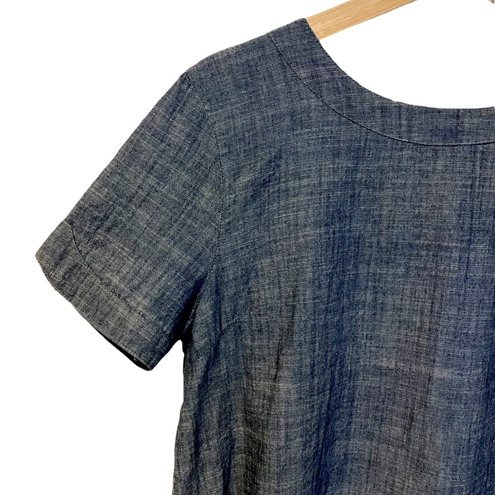 Chambray Short Sleeve Blouse with Full Back Zip Detail in Back Size Small